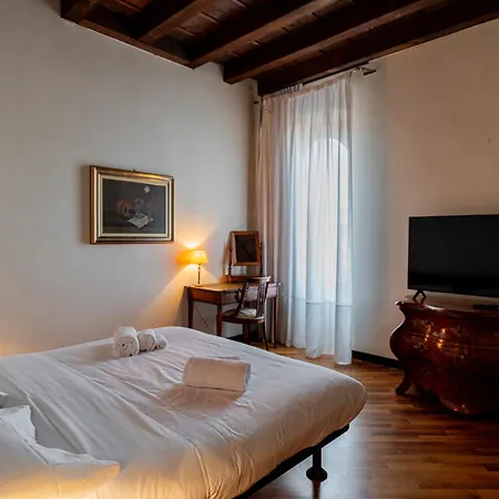 Dimora Degli Affreschi By Postcardsfrom * ורונה